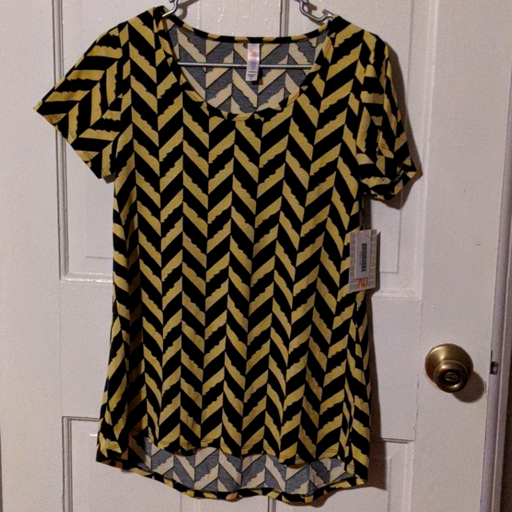 NWT LulaRoe Classic T (XS)